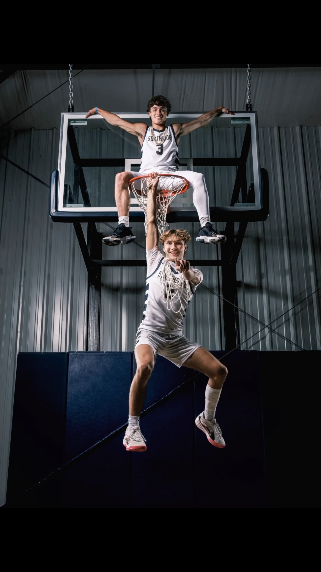 Please don’t break that rim!! #basketball #sportsphotography