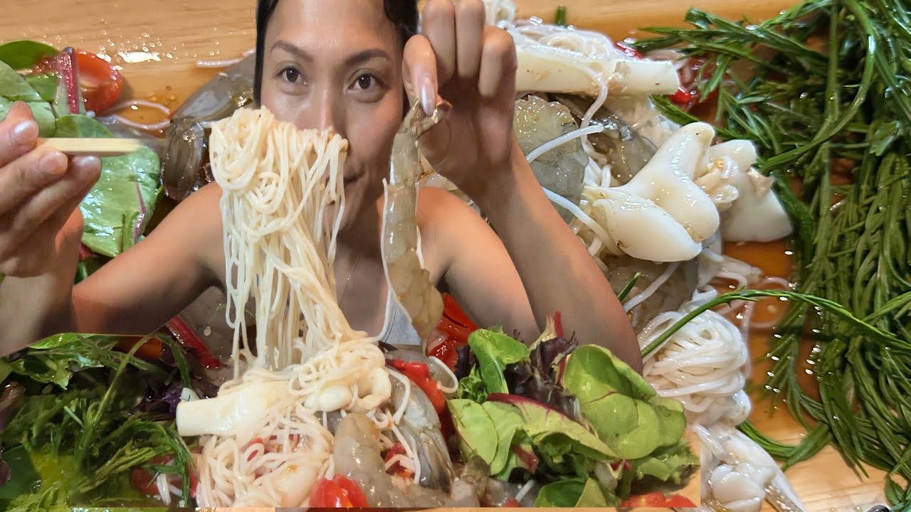 มา เด้อ ซั่ว ขนมจีน หมึก กุ้งดอง