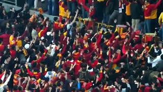 Sen Varya Sen Başimin Taci Galatasaray Tri̇bünleri̇ Şov Yapiyor