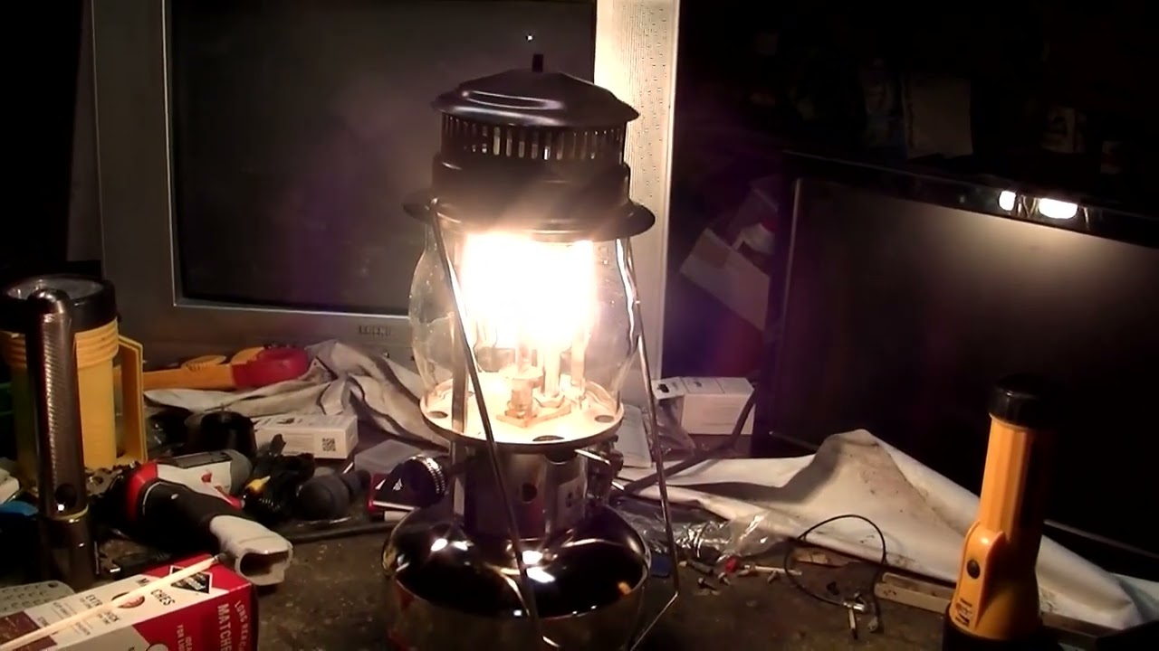Lightning Bug Dual Mantle Kerosene Lantern -- 1000 Candlepower