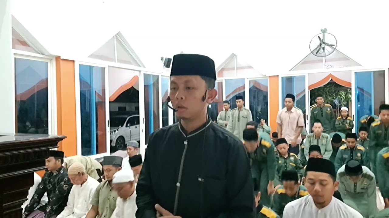 Ust.  Muhammad Lutfi Rizki Mubarok :  Imam Sholat Isya | Masjid Al Iman PPA Ibnu Katsir 4 Mojokerto.
