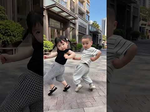 拖拉機舞來一段，go ~go~go～ #cortis #萌娃跳舞 #人類幼崽 #所有人跳ACAI拖拉機開起來 #萌娃跳舞 thumbnail