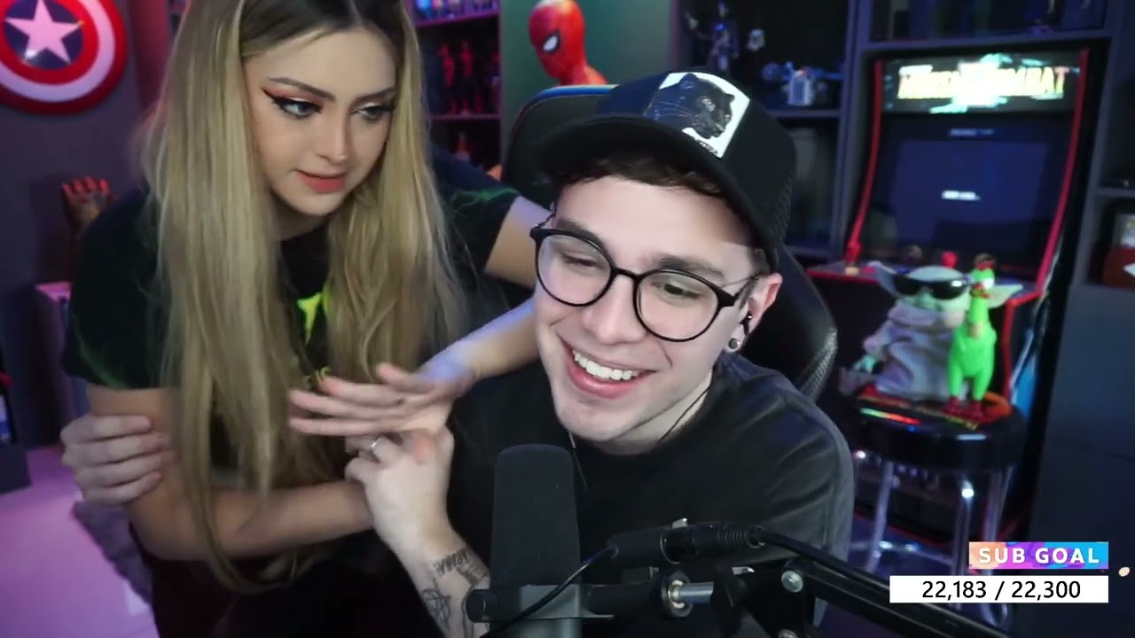 QUE LINDA PAREJA HACEN JUAN Y ARI ❤️🥰 / LA MIRADA AMENAZANTE DE ARI XD
