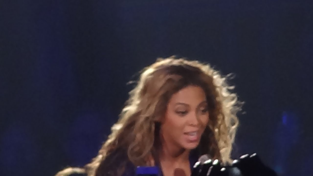 Beyonce speaking with fans (Sportpaleis, Antwerp, Mrs. Carter Show ...