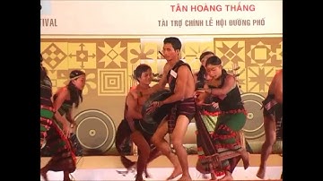 Hòa tấu cồng chiêng, múa xoang