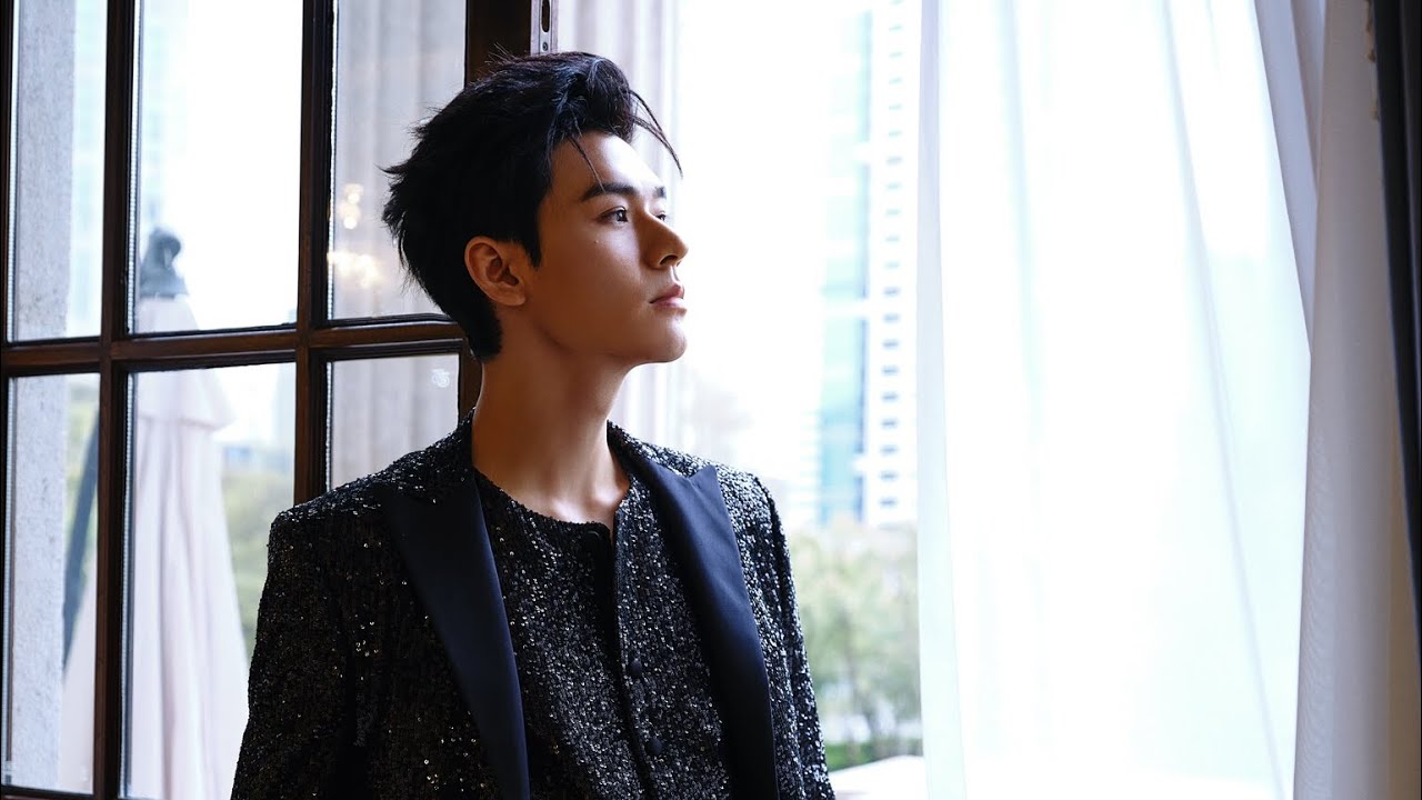 #VOGUE每時每刻 24 Hours With 龔俊 #俊哲 #龚俊simon #张哲瀚疯子 - YouTube