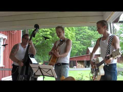 Rockabilly band frÃ¥n GÃ¶teborg Swe www.gycklarkonst.se Midsommar spelning -11