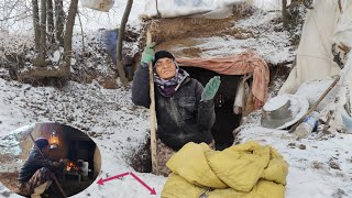 Winter camping in a cave: a widowed mother battling the mountain cold 🥶