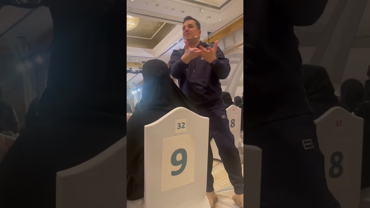 دقيقه من دوره مدمن نجاح مع المبدع الدكتور احمد عماره في جراند حياه دبي