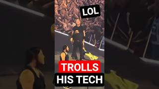 JAMES HETFIELD TROLLS HIS GUITAR TECH ON STAGE (2026) #metallica #shorts