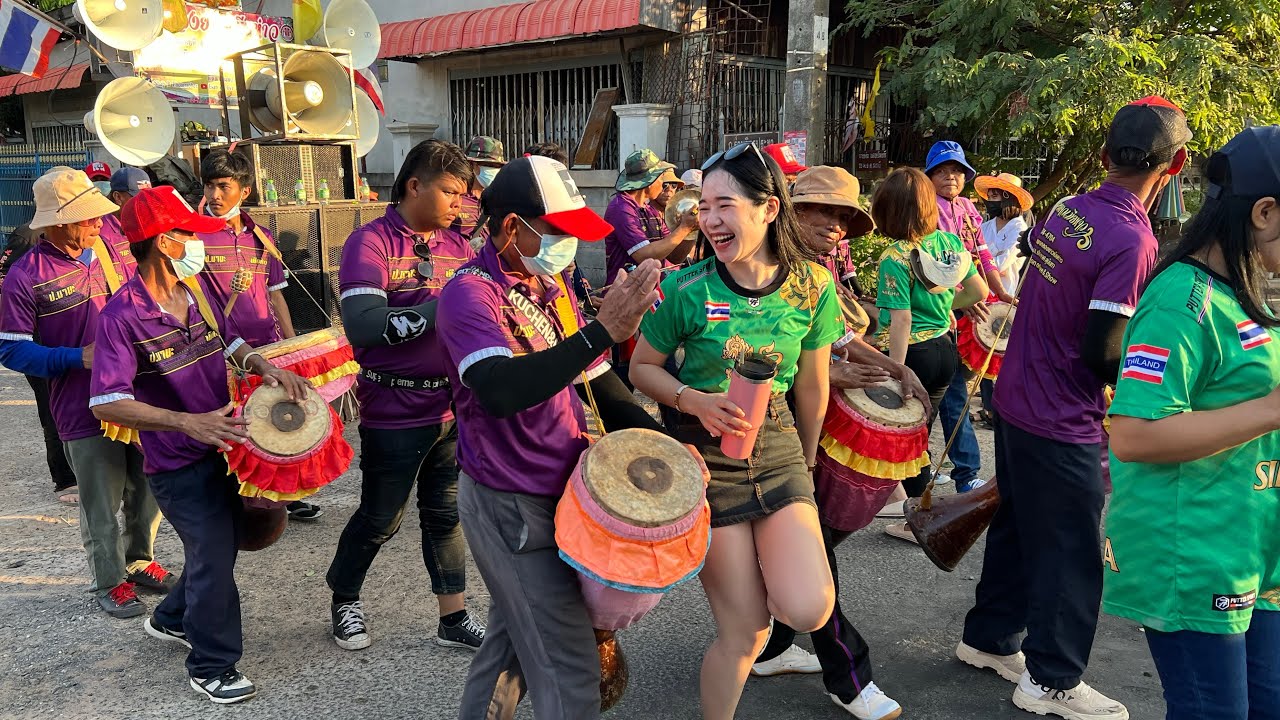 งานนี้สาวๆกะมอมมือกลองคักเนาะ🤣🤣งานบุญบ้านหนองดู๋อ.ธวัชบุรีจ.101กลองยาวเมียห่าว