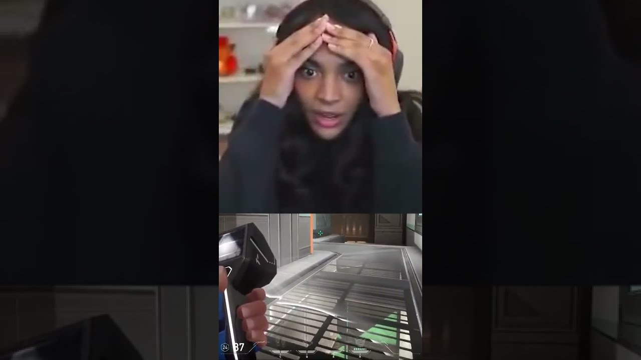 Her Reaction To Shroud Knifing someone 🤐