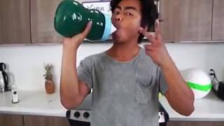 Guava Juice roblox-box-challenges /DIY GIANT JELLO BABY BOTTLE! screenshot 2