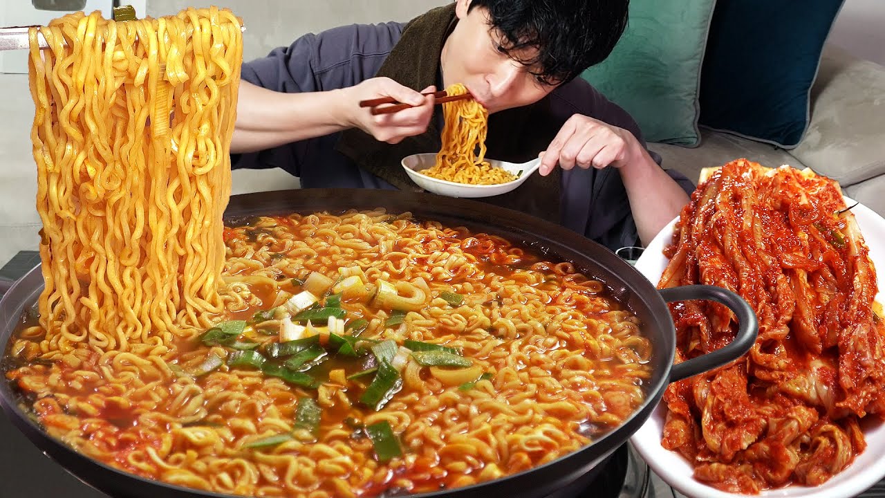 Супер острые рамен и кимчи мукбанг! Я вспотел как в сауне... MUKBANG REALSOUND ASMR EATINGSHOW