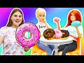 Барби не умеет готовить! Учимся готовить сладости с Play Doh и Барби | Куклы для девочек