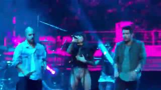 Maite Perroni ft. Cali & El Dandee - "Loca" (en vivo)