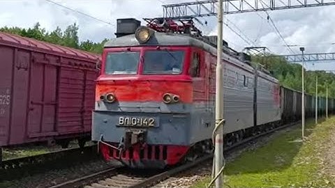"напугал" ВЛ10у-142 с грузовым поездом и военной техникой на станции Кресты