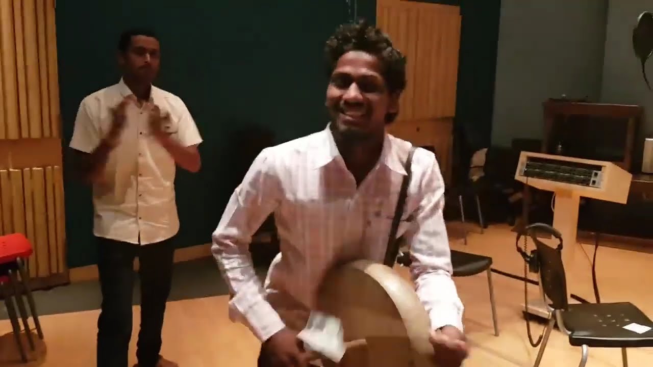 हलगीसम्राट रणवीर आवळेचा संगीत सम्राट अजय अतुल यांच्यासमोर धुरळा... 💥🎉