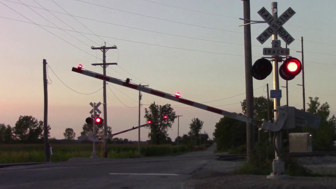 Billings Rd. Grade Crossing (Bellevue, OH) 9-15-17 bnsf 5729