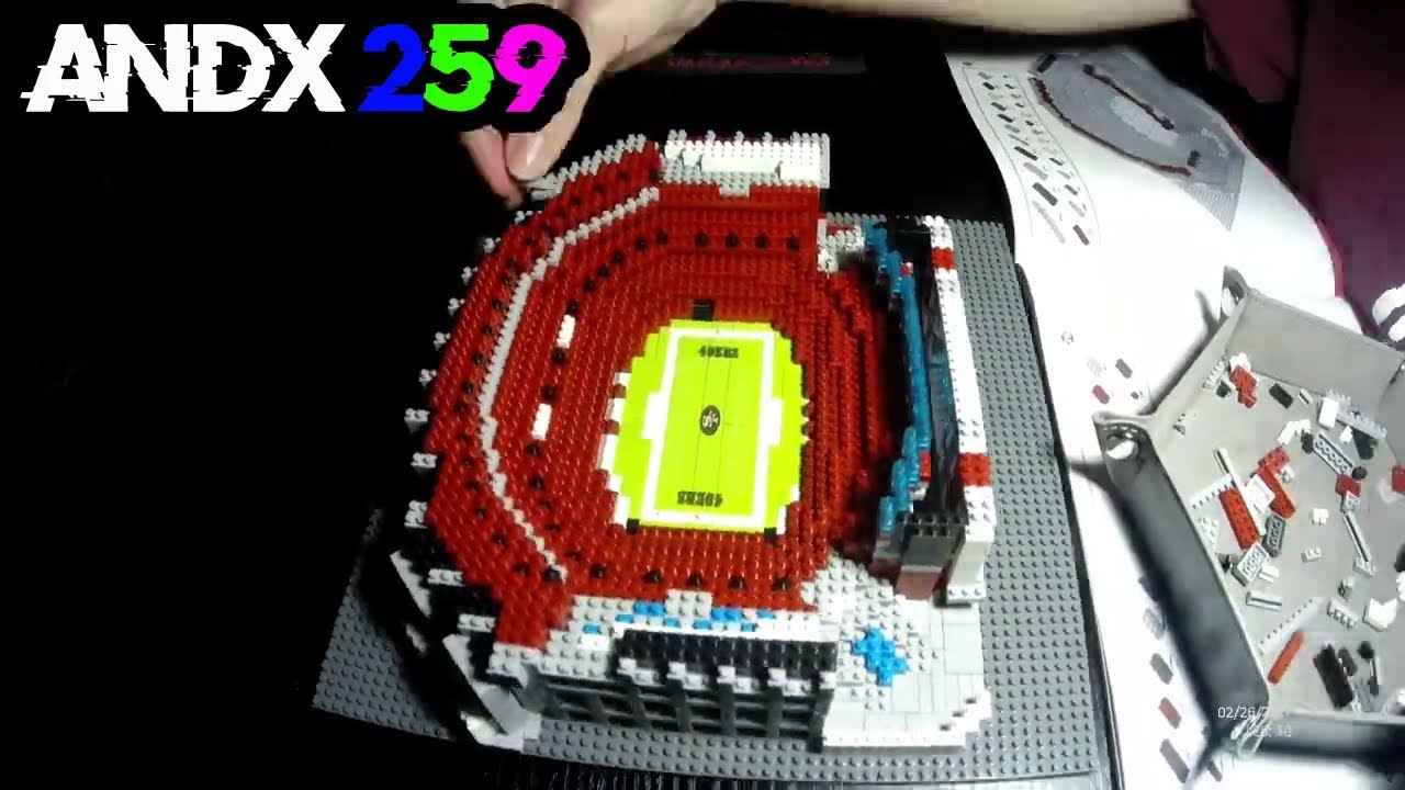 49ers Levi's Stadium BRXLZ Timelapse Build - YouTube