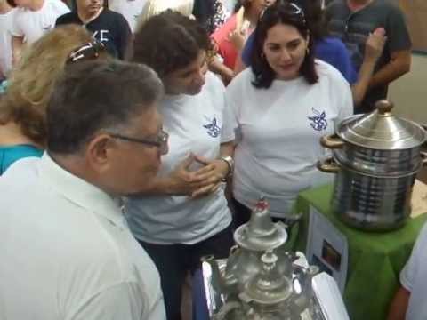 בית הספר פרדס צפוני יבנה- יום שיא לימודי ארץ ישראל -ביקור מר צבי גוב ארי ראש העיר בתצוגות התלמידים.