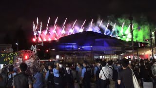 オリパラ反対デモの向こうにパラリンピック閉会式の花火上がる Paralympic Closing fireworks 2021.9 東京・千駄ヶ谷駅 オリパラ反対デモの向こうにパラリンピック閉会式の花火上がる Paralympic Closing fireworks 2021.9 東京・千駄ヶ谷駅