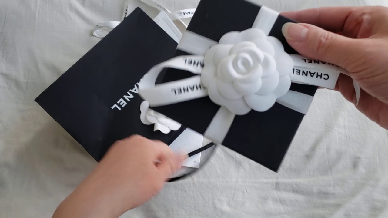Chanel CHRISTMAS Card and GIFT 2020 Unboxing Fashion Jewelry Bracelet  #luxurypl38 