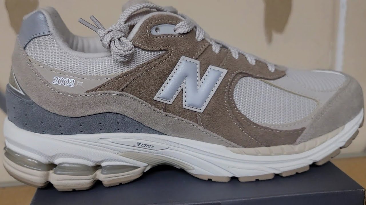 New Balance 2002R  Driftwood