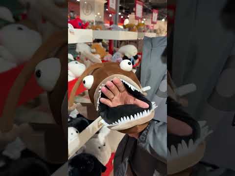 Огромный магазин игрушек