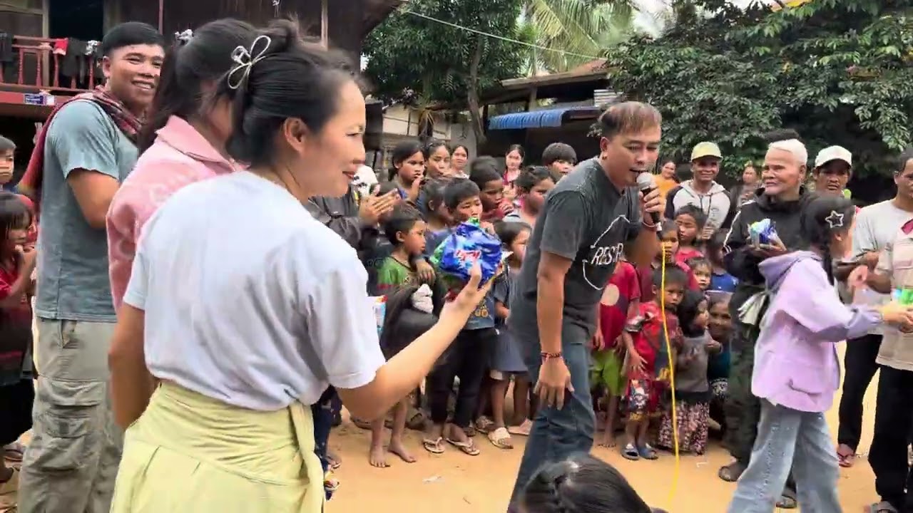 คลิปนี้ม่วนสุดๆ สามสาวศรีวิไลพร้อมศิษย์พี่เคพาม่วน