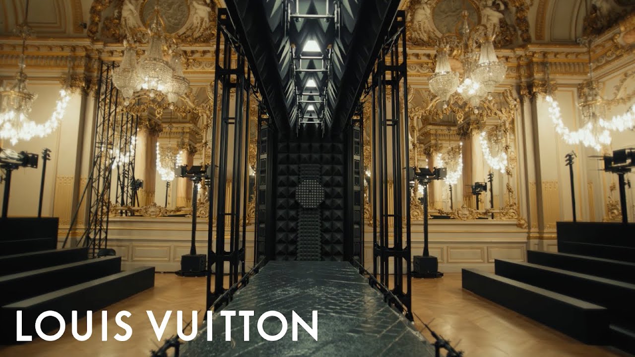 Nicolas Ghesquière’s Fall-Winter 2023 Fashion Show | LOUIS VUITTON