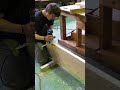 朽ちたモミの木を極上の一枚板に。日本の家具職人の技。