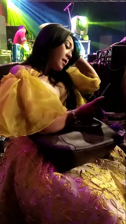 DEVI ALDIVA DIBALIK PANGGUNG