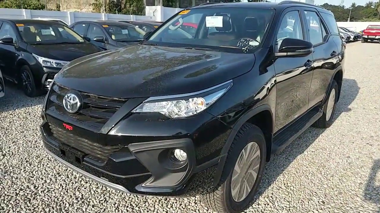 Toyota fortuner black onyx