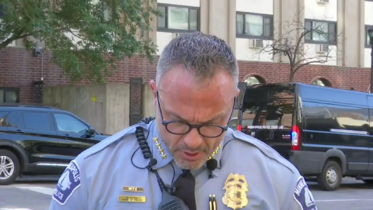 Полиция обсуждает двойное убийство в районе Лоринг-Парк