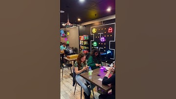 Board games + bites = Royal Game Cafe fun! 🎲🍔☕