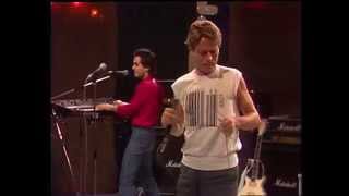 Robert Palmer - Looking For Clues (Live @ Bälinge Byfest '80) chords