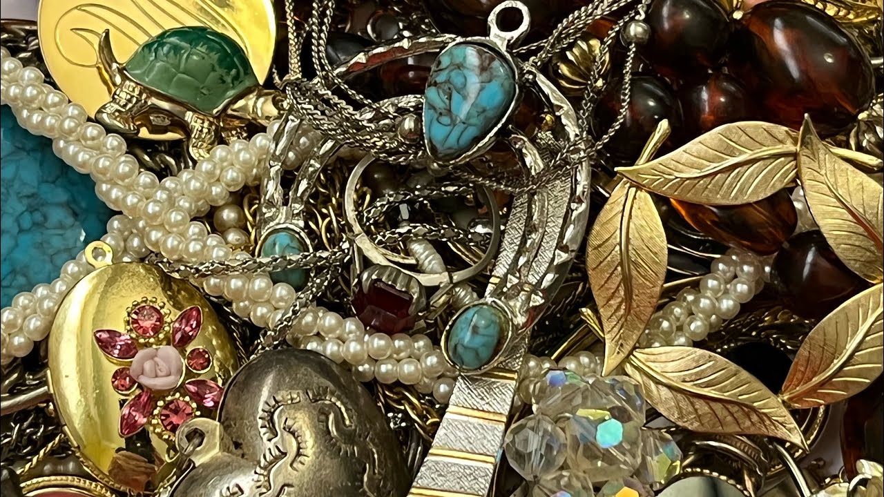 Vintage jewelry bag unbagging!! vintage jewelry haul!! YouTube