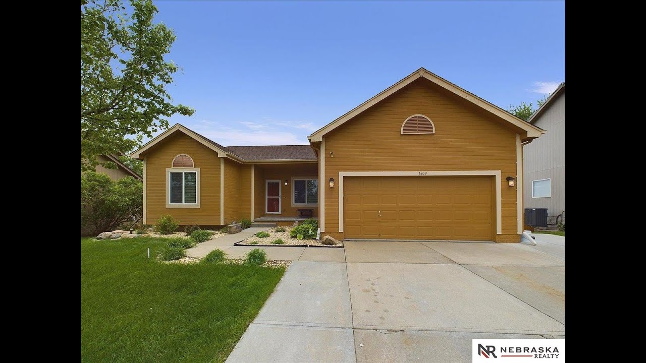 1609 Ridgeview Drive | Papillion Real Estate