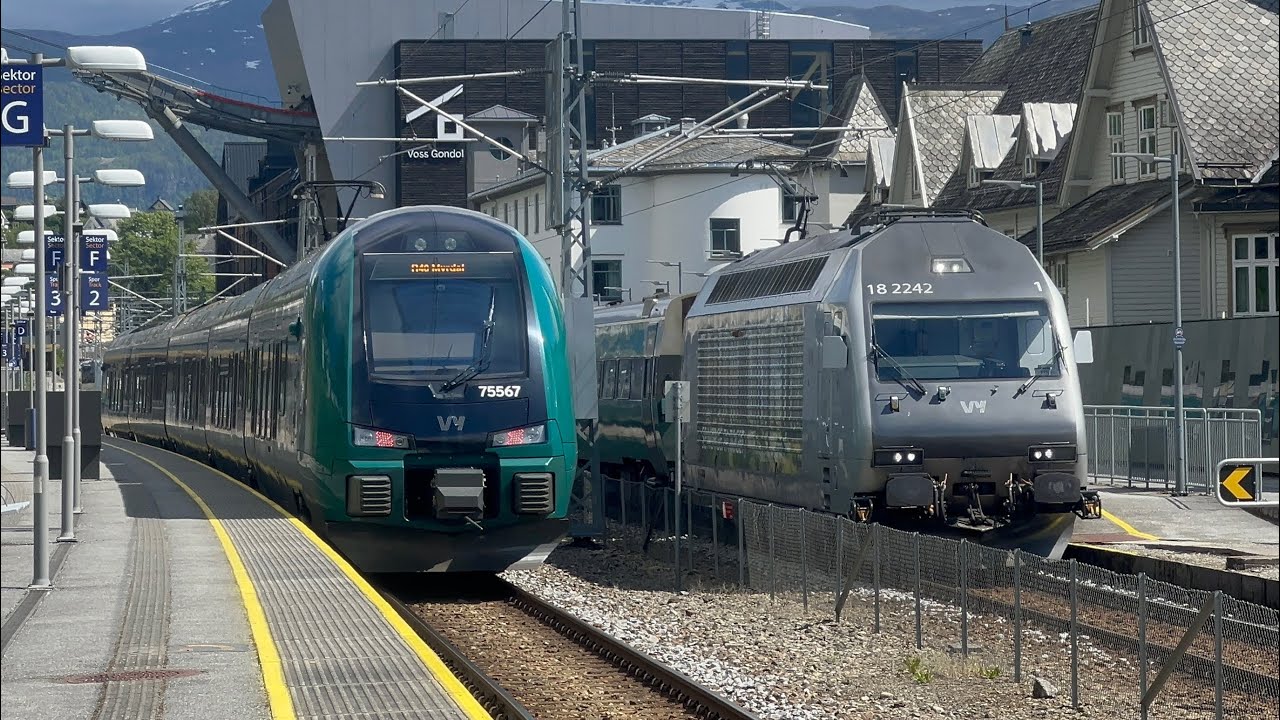 Trains at Voss station (Vy Vossebanen and Vy Bergensbanen)