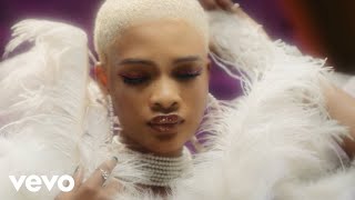 Video thumbnail of "Idahams, Ajebo Hustlers - Bad Girl (Official Video)"