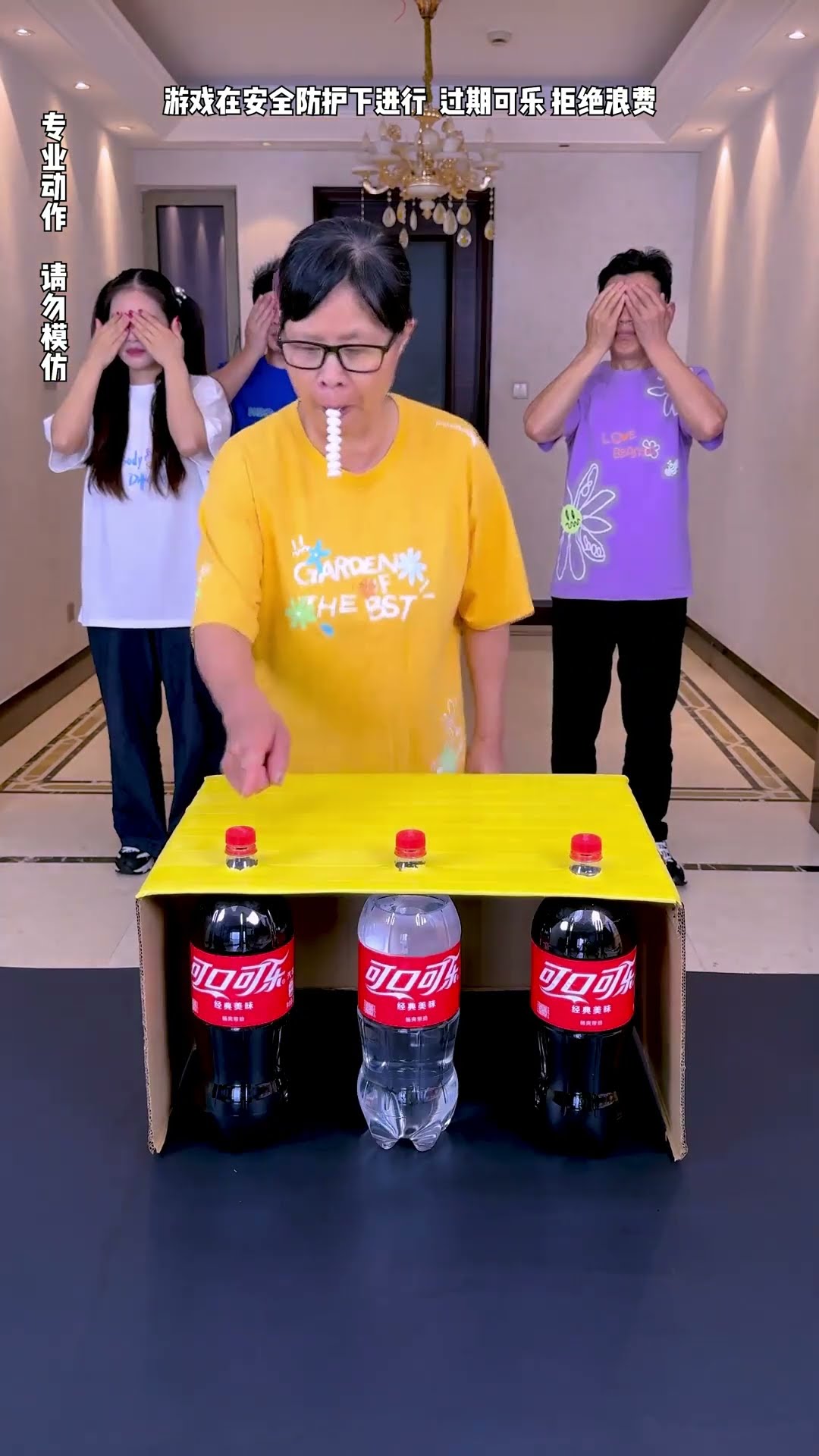 Dragon Sucking Water Challenge, This Is So Fun#Funnyfamily #Partygames #Challenge #Funny #Shorts