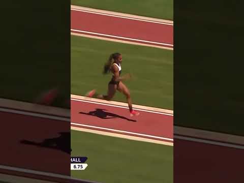 Video Tara Davis-Woodhalls 7.07 m long jump at the Prefontaine Classic
