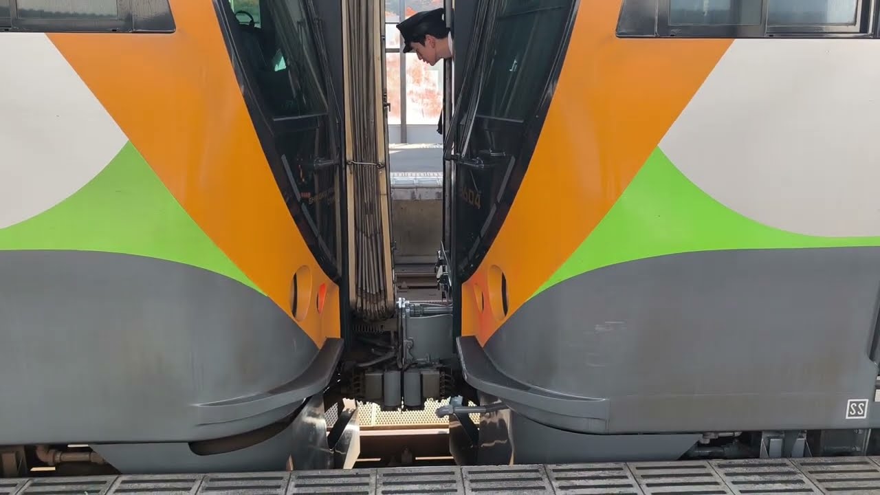 8600系宇多津入線 - YouTube