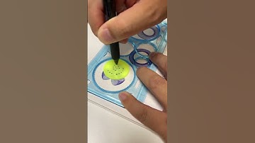 懐かしのスピログラフ定規。１分間ほどぐるぐる回し続けると…（提供動画）