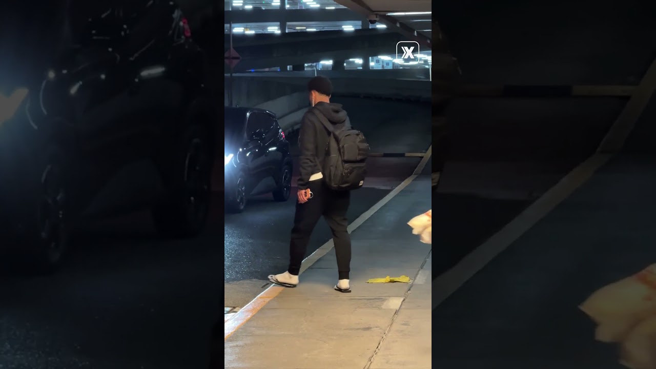 Brenner chegou mancando no desembarque do Vasco no Rio; veja vídeo