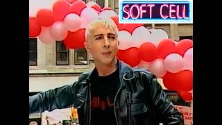 Soft Cell – Tainted Love (LIVE on Good Morning America, 2002) 🎤 screenshot 3