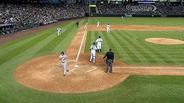 HOU@COL: Martinez knocks in Altuve with a single