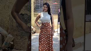 Bollywood Update: SunnyLeone snapped at Bandra. ytshorts trending paparazzi