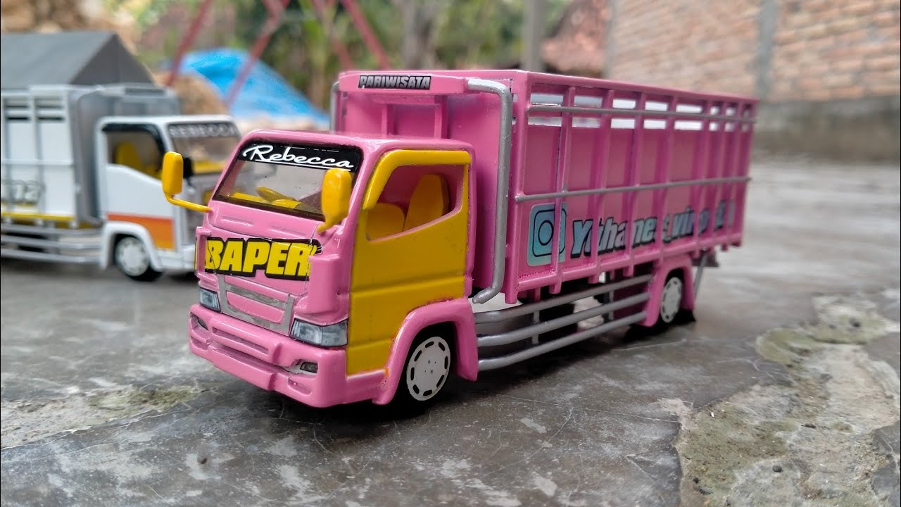 Gambar Truk Canter 3d